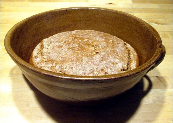 Chleba z kameninové formy. Recept na chleba. Chleba pečený v horkovzdušné troubě na 220°C.