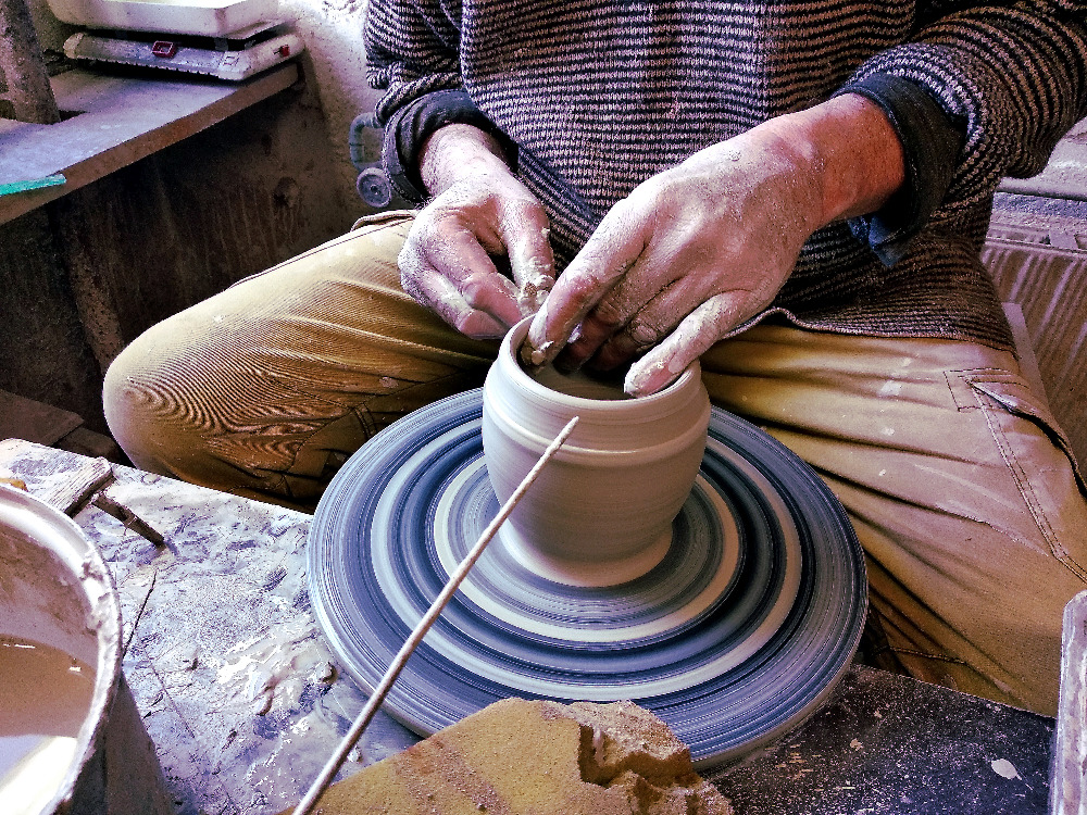 hrnčíř - keramika točená na kruhu