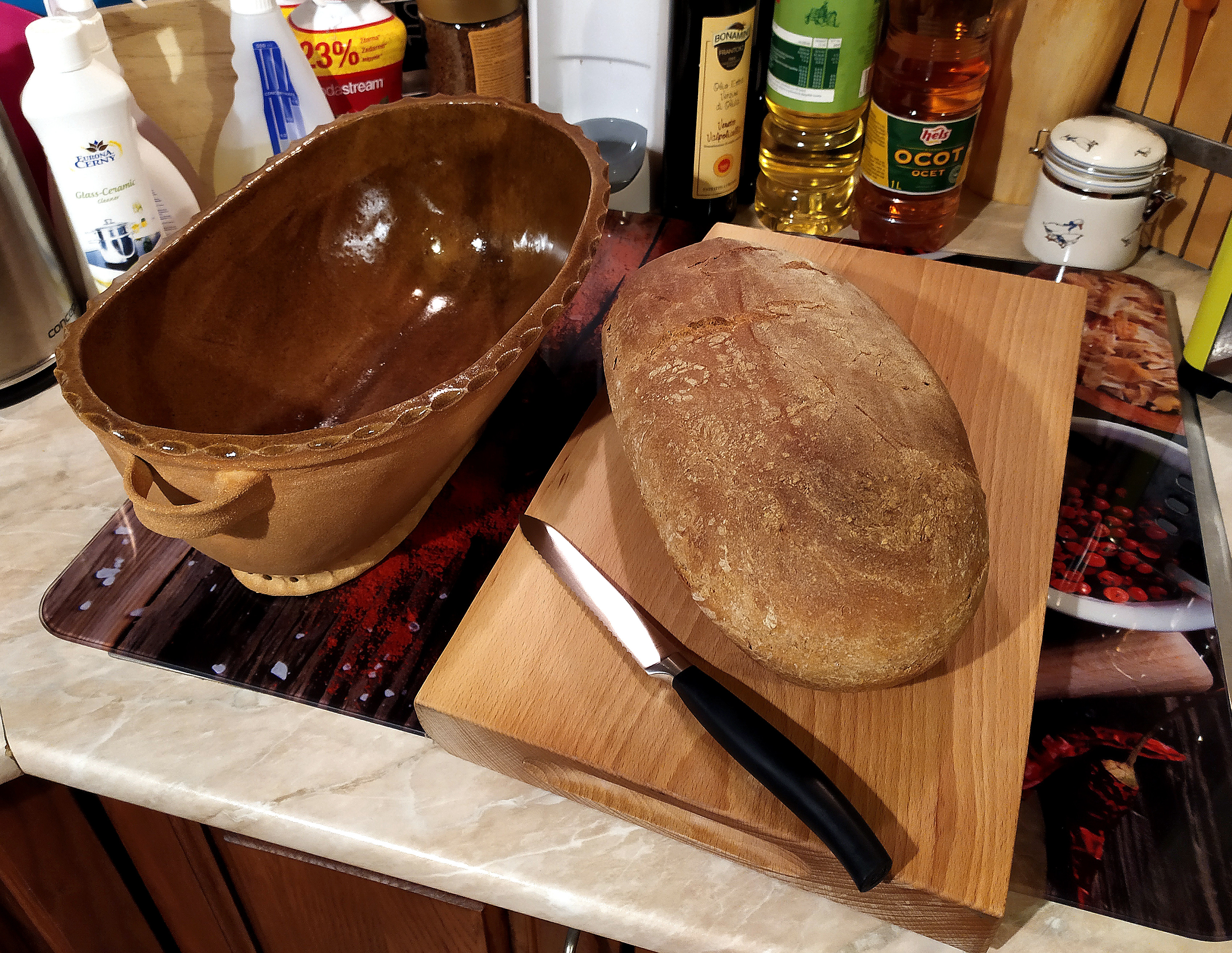chleba z velké oválné formy